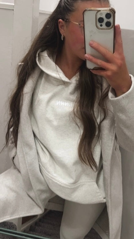 Laura - Keeping it classic 🤍